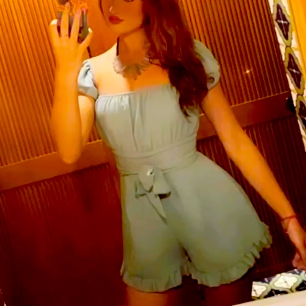 Sleeveless cuffs romper with ribbon & tie. In 3 colors
